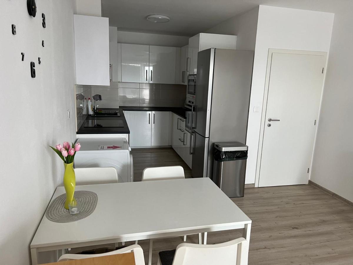 Beautiful 2 Bedroom Apartment Prostějov Екстериор снимка